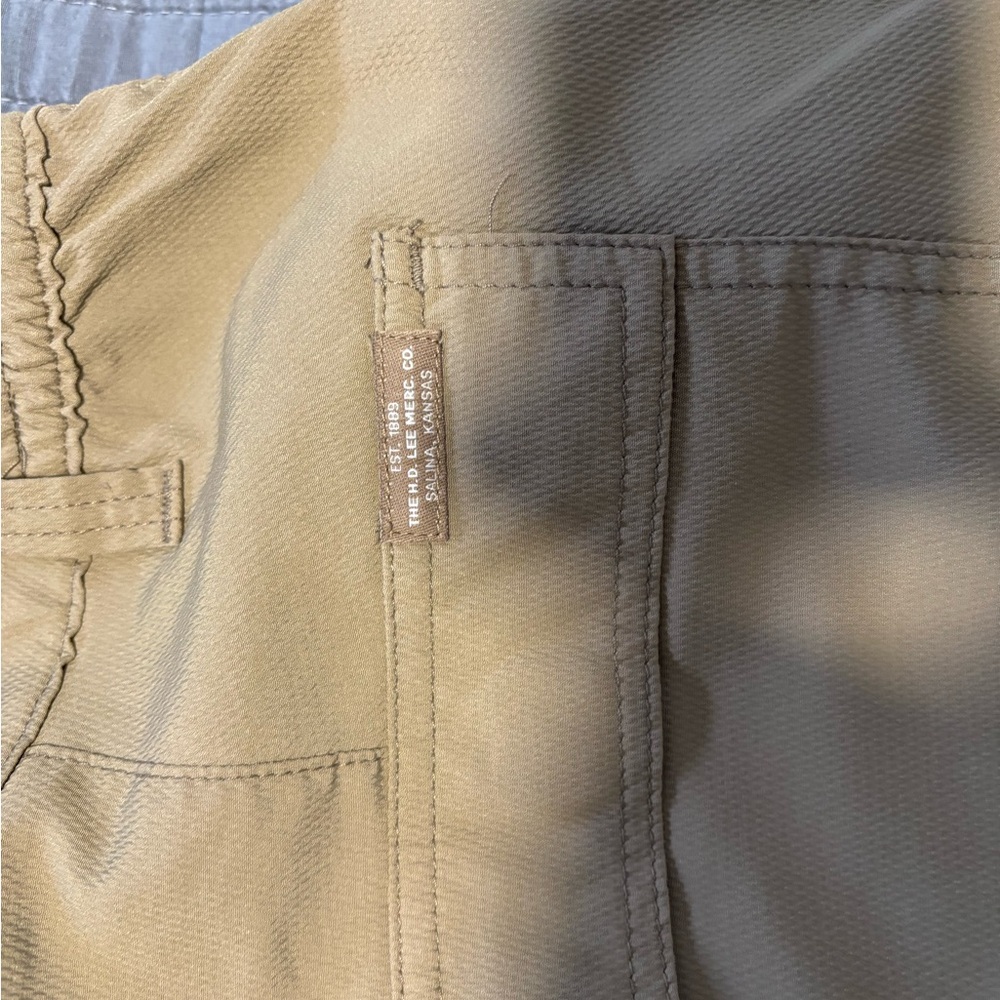 Lee Tan Cargo Work Shorts. - Picture 3 of 4